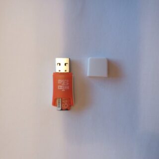 Paprastas USB kortelių skaitytuvas, skirtas "micro-SD" kortelei
