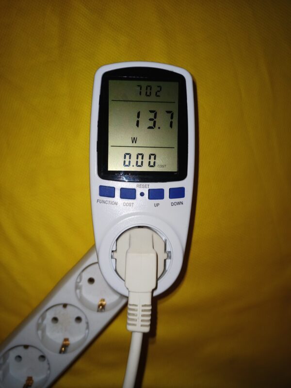TLL* 220V socket energy meter A W kWh € V Hz H:m € 20,00