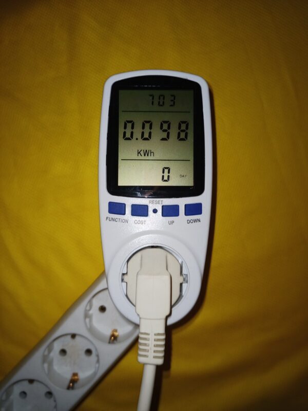 TLL* 220V kontaktligzdas enerģijas skaitītājs A W kWh € V Hz H:m € 21,00